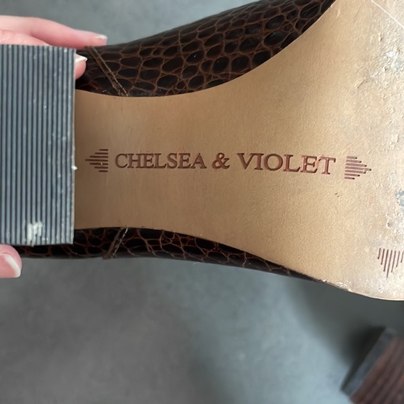 Chelsea & Violet crocs embossed print brown block heel boots - Picture 8 of 10